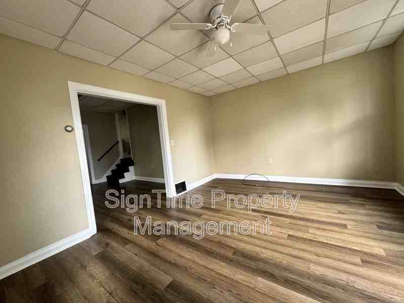 1011 Corbett St - Photo 6 of 18