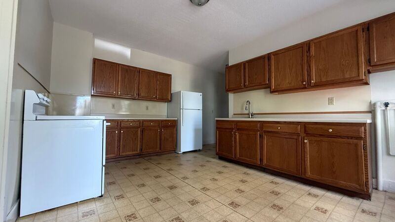 680 Carew St - Photo 3 of 25