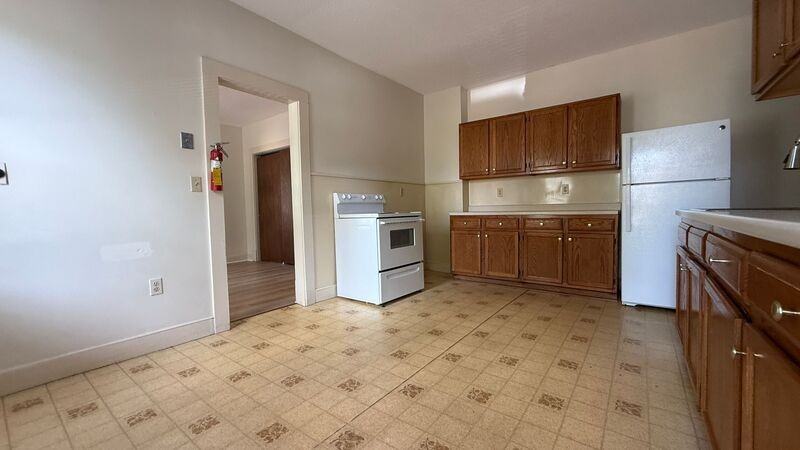 680 Carew St - Photo 4 of 25