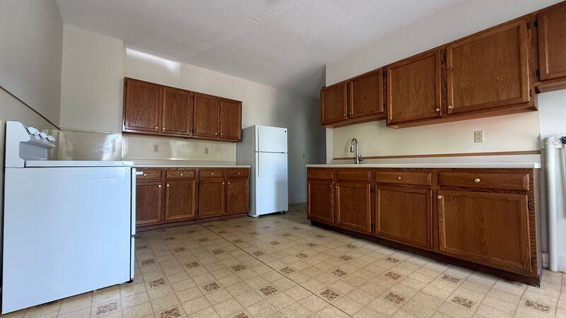 680 Carew St - Photo 5 of 25