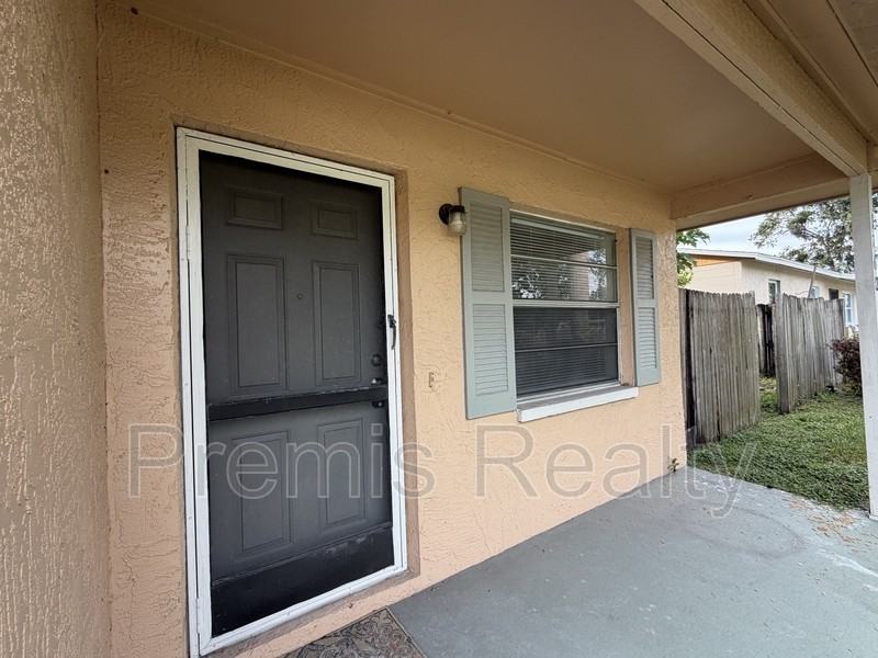1760 Evans Dr - Photo 2 of 16