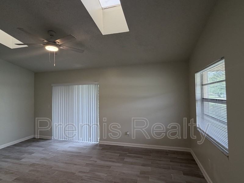 1760 Evans Dr - Photo 3 of 16