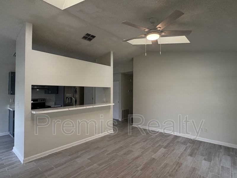 1760 Evans Dr - Photo 4 of 16