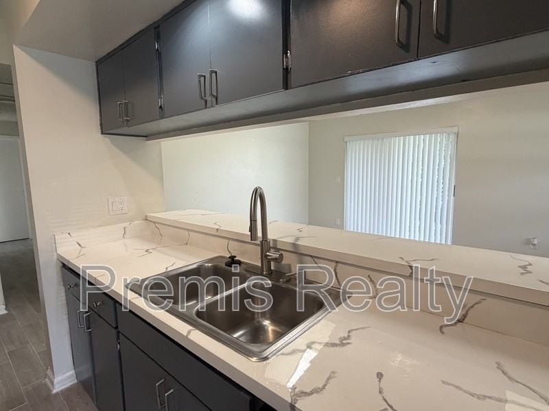1760 Evans Dr - Photo 6 of 16