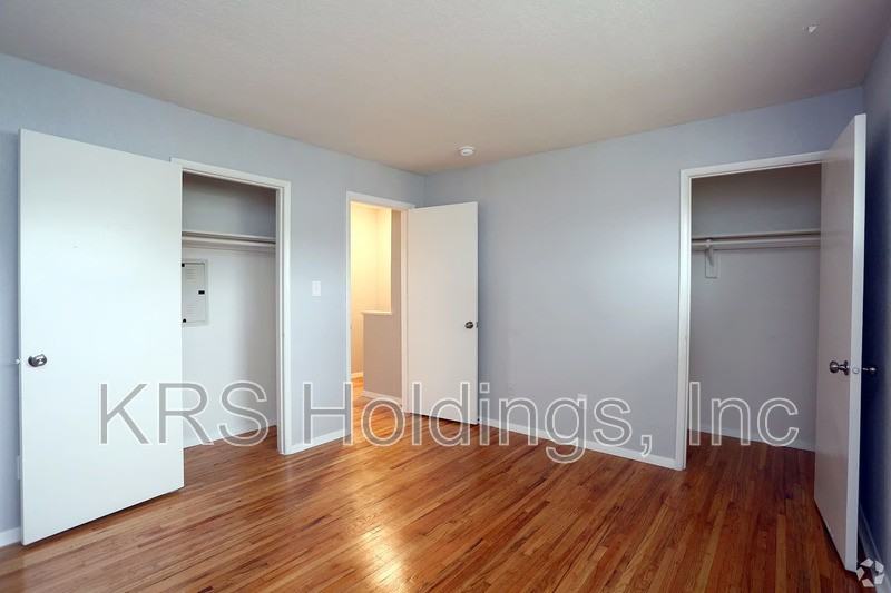 925 41st St - Photo 3 of 6