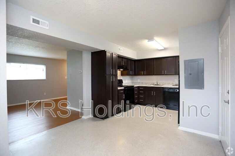 925 41st St - Photo 5 of 6