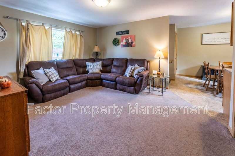 1328 Warren St #1 - Photo 4 of 16