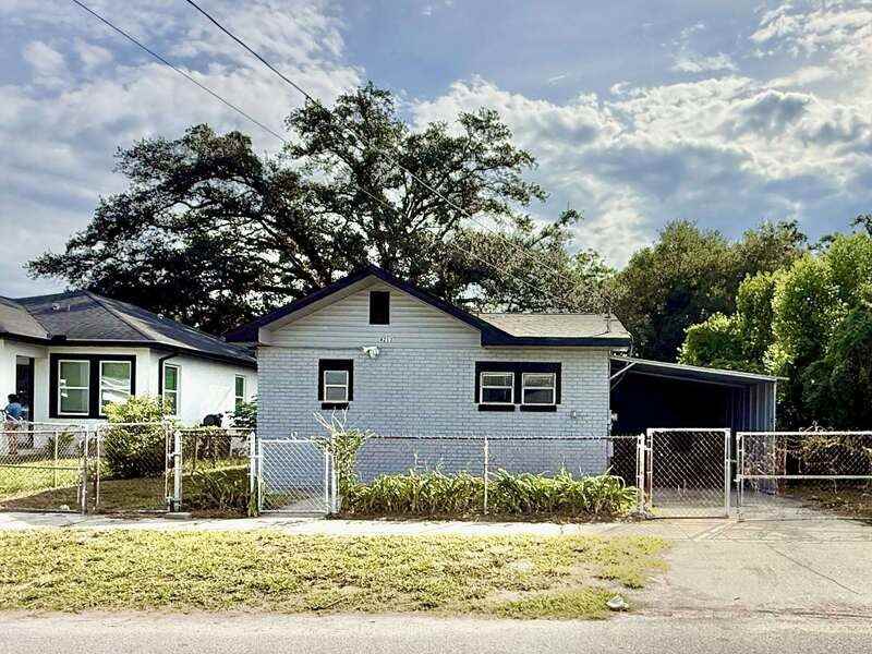 8213 N Elmer St - Photo 2 of 50