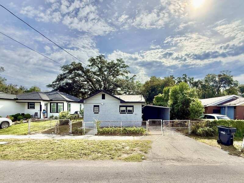 8213 N Elmer St - Photo 3 of 50