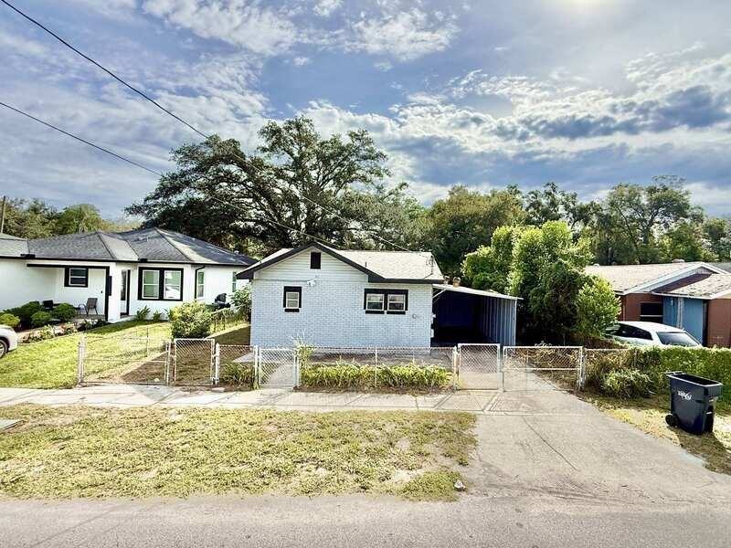 8213 N Elmer St - Photo 5 of 50