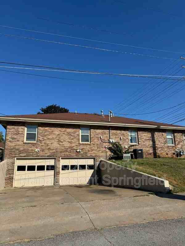 457 W Grand St - Photo 2 of 10