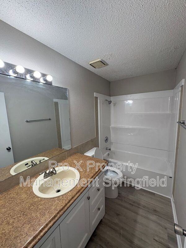 457 W Grand St - Photo 6 of 10