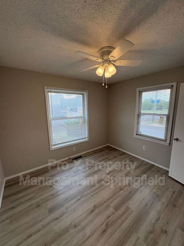 457 W Grand St - Photo 7 of 10
