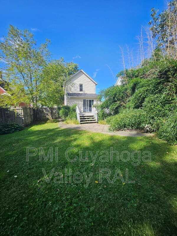 243 19th St Nw - Photo 3 of 22