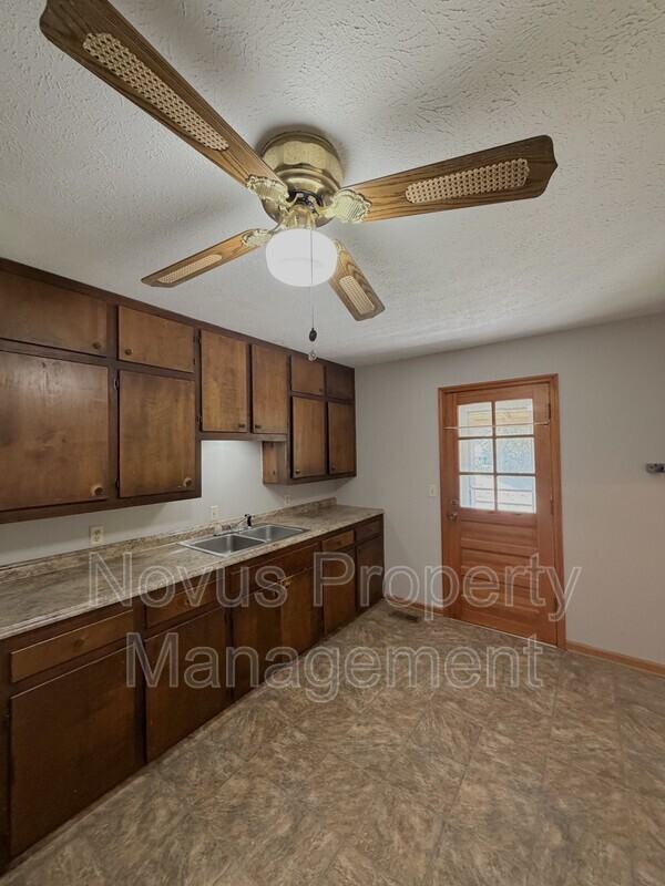 110 Bryan St W #A - Photo 3 of 14