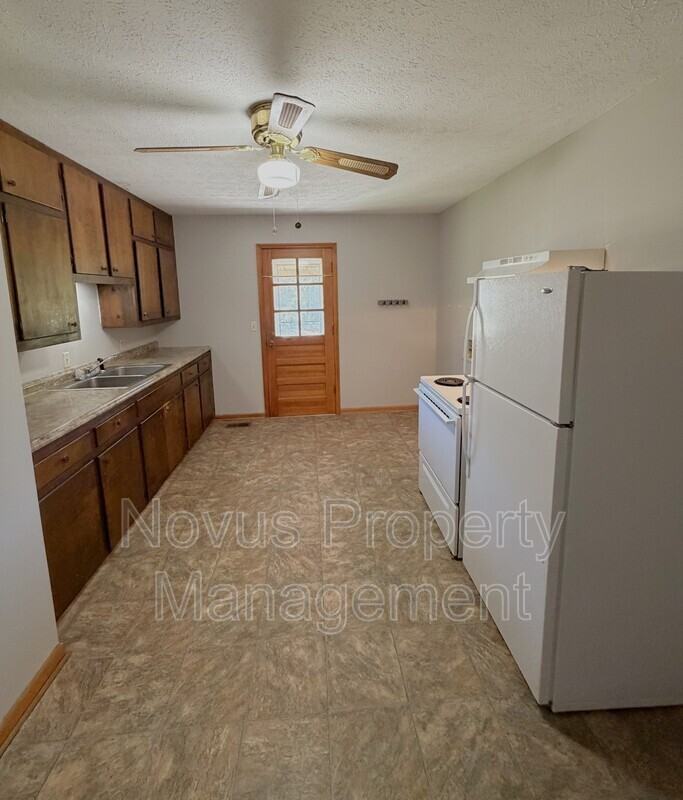 110 Bryan St W #A - Photo 4 of 14
