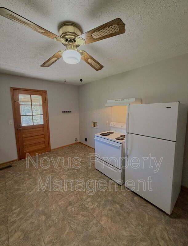 110 Bryan St W #A - Photo 5 of 14