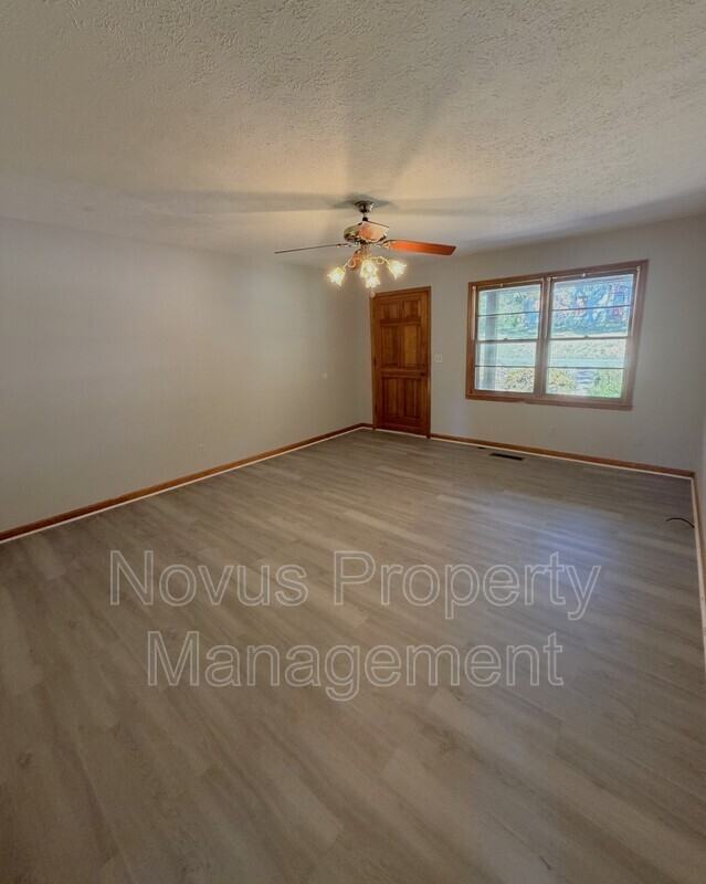110 Bryan St W #A - Photo 6 of 14