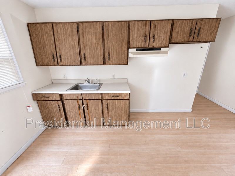 34 Royal Oak Dr #FE - Photo 3 of 16