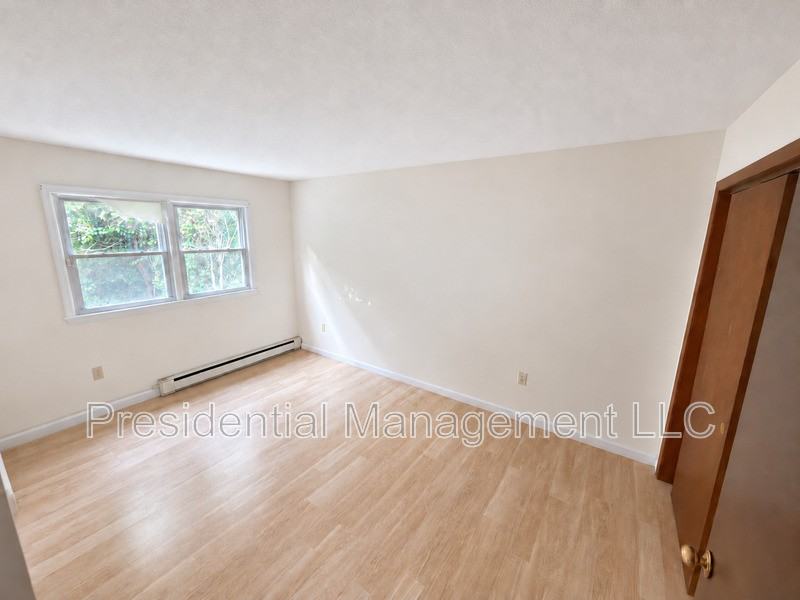 34 Royal Oak Dr #FE - Photo 4 of 16