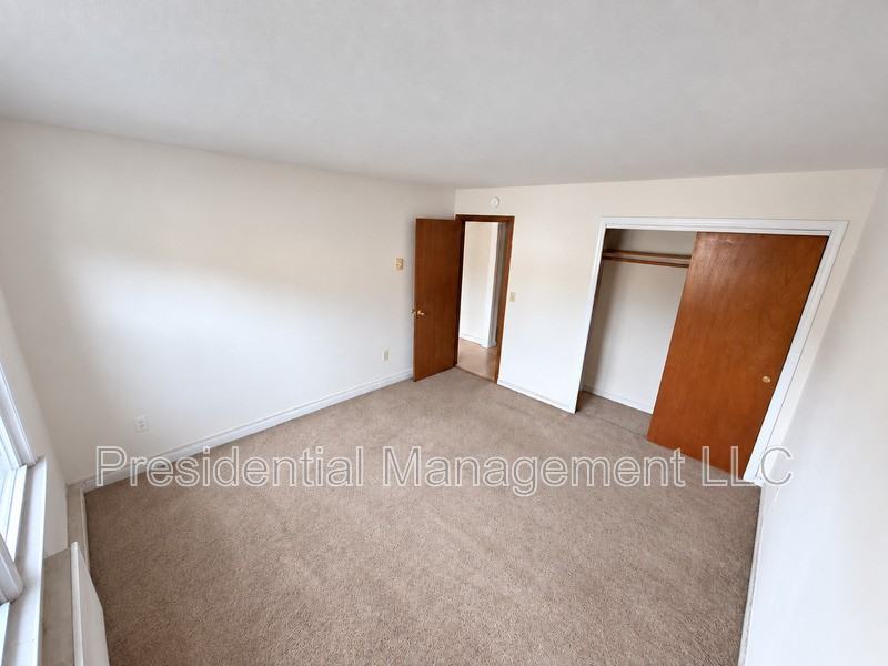 34 Royal Oak Dr #FE - Photo 5 of 16
