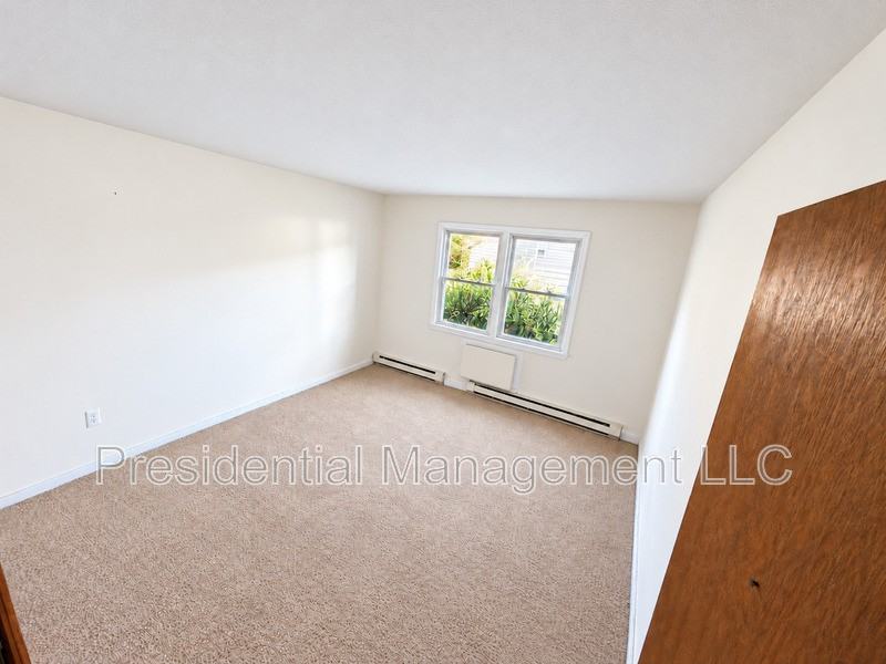 34 Royal Oak Dr #FE - Photo 7 of 16