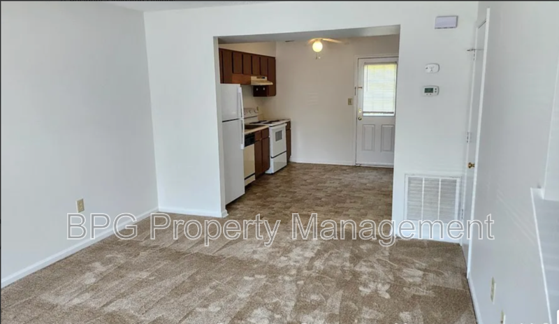 605 Hamlet Ave #D - Photo 3 of 33