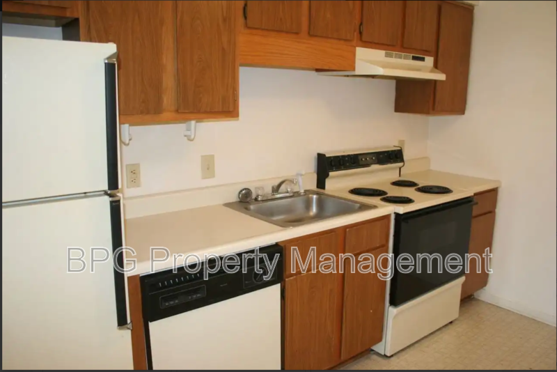 605 Hamlet Ave #D - Photo 6 of 33
