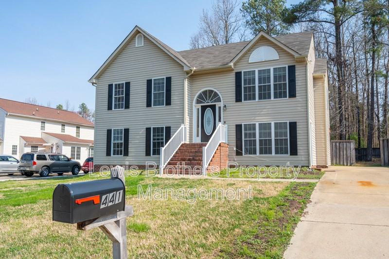 441 Battersea Ln - Photo 2 of 32