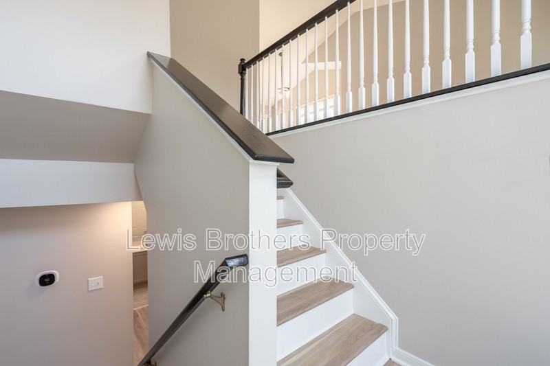 441 Battersea Ln - Photo 5 of 32