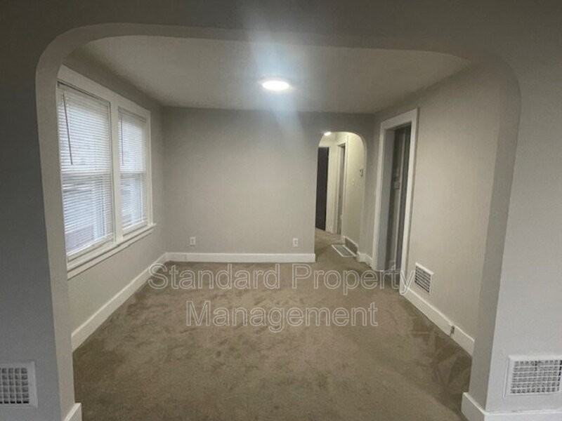 193 Shepard Ave - Photo 5 of 7
