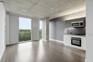 featured image of 625 W Division St