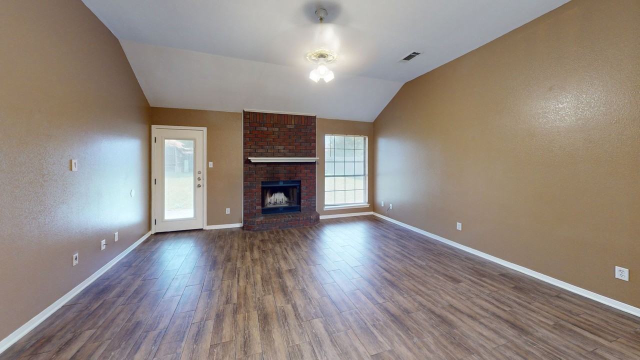 3805 Sawtooth Dr - Photo 5 of 21
