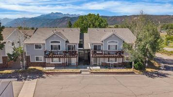 featured image of 565 Redcliff Cir