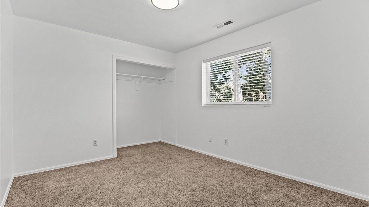 565 Redcliff Cir - Photo 7 of 9