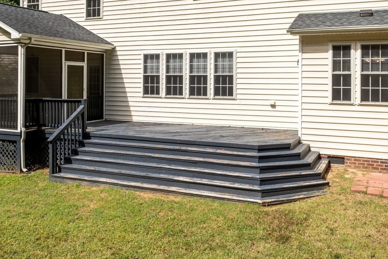 1006 Goldenview Ct - Photo 6 of 39