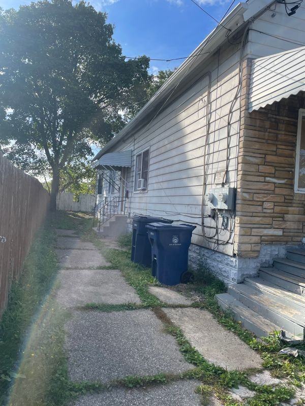 90 Goodyear Ave - Photo 2 of 3