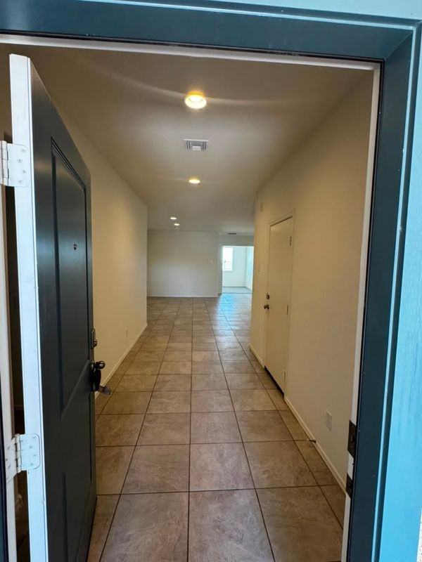 1165 W Beacon Ct - Photo 2 of 28