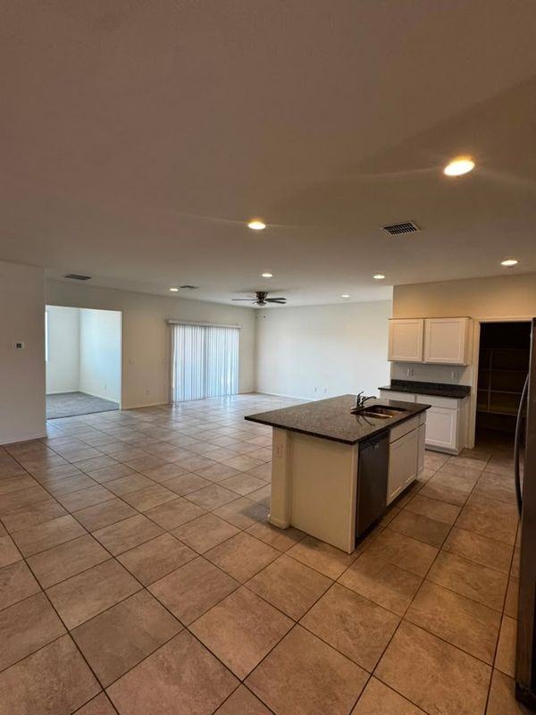 1165 W Beacon Ct - Photo 3 of 28