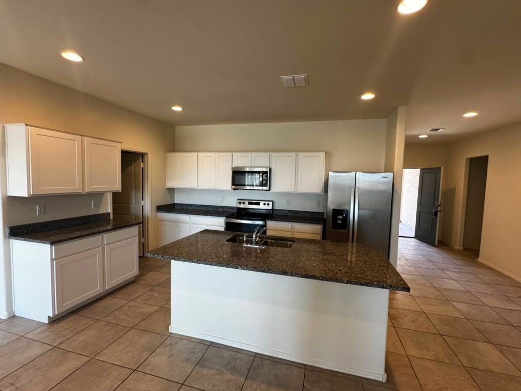 1165 W Beacon Ct - Photo 4 of 28