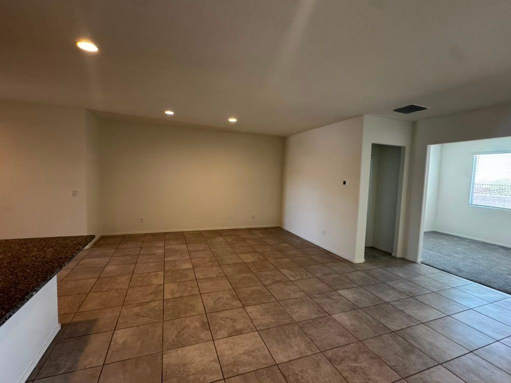 1165 W Beacon Ct - Photo 5 of 28