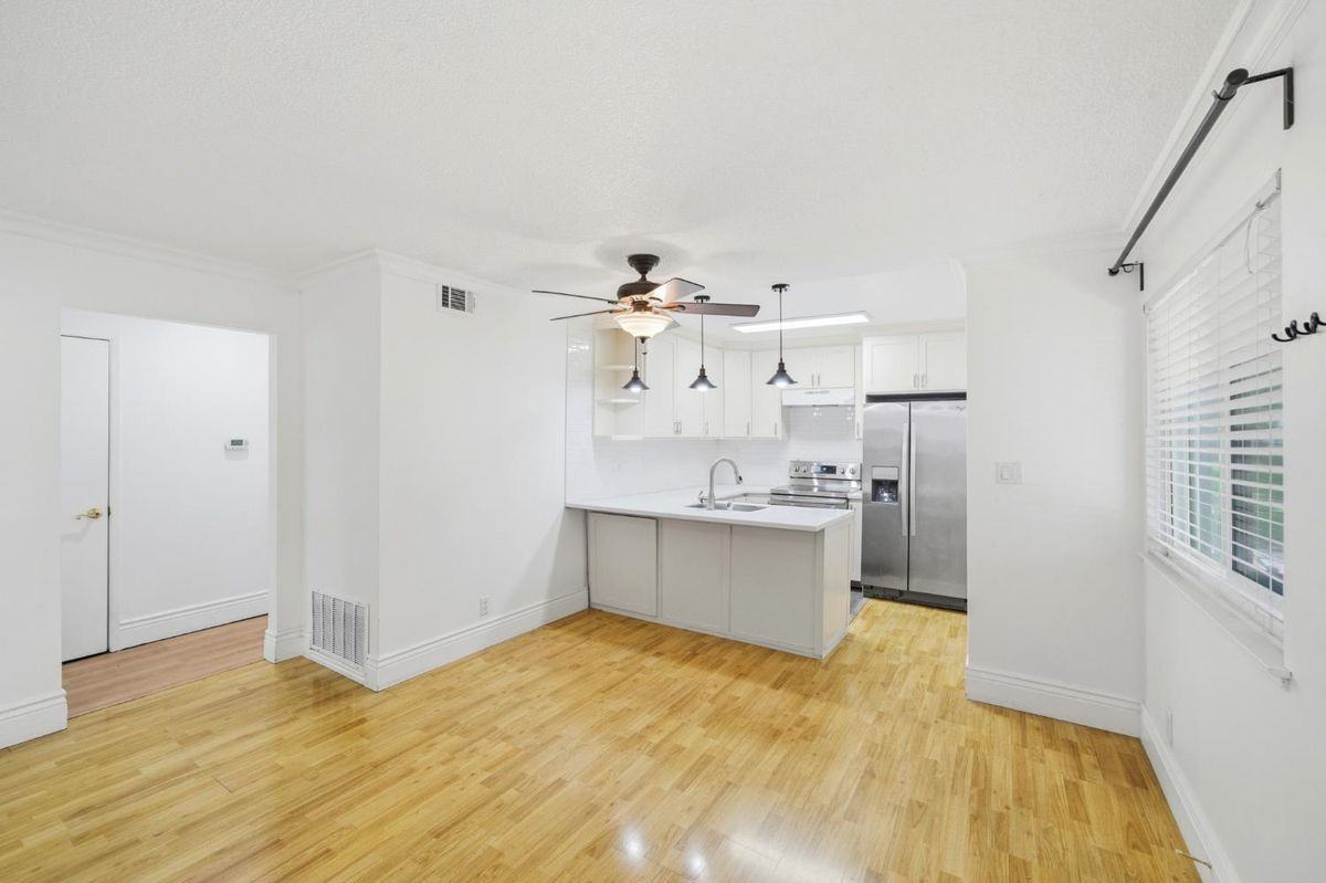 10819 Coloma Rd - Photo 3 of 18