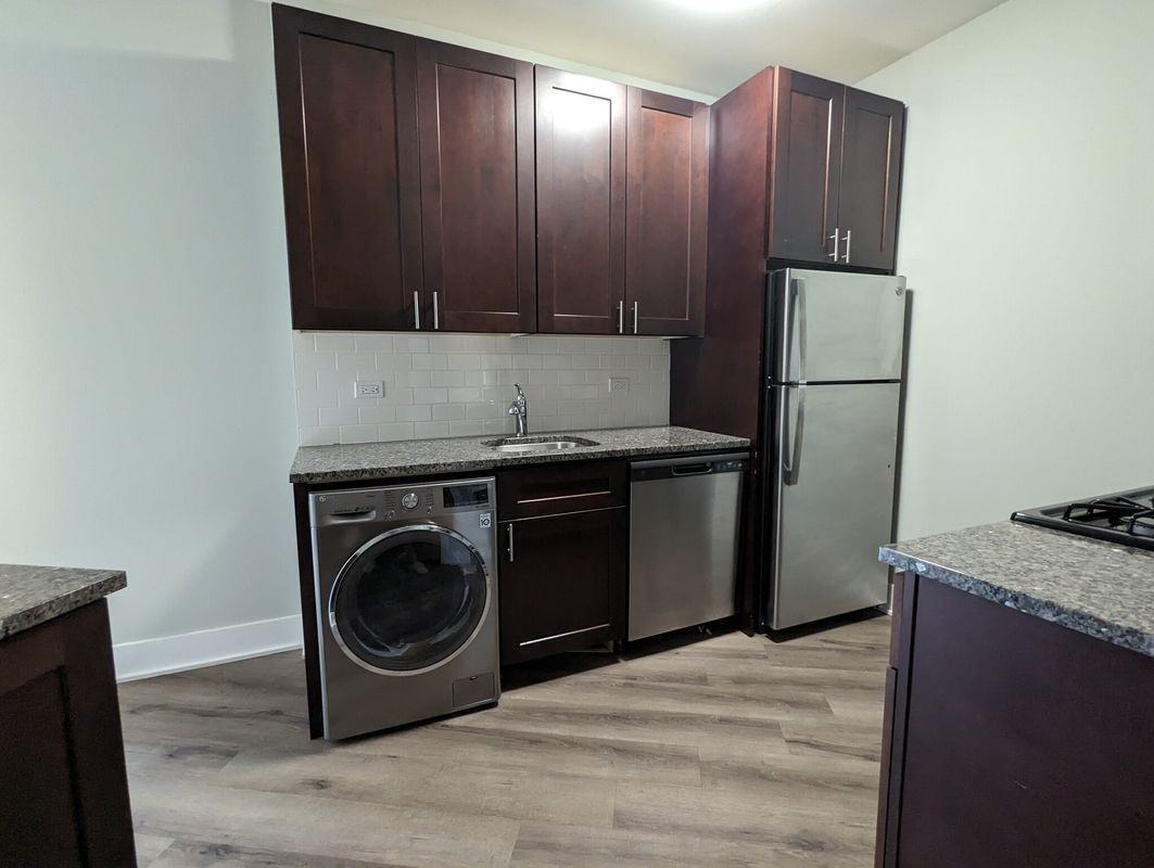 725 Saint Johns Ave - Photo 3 of 15