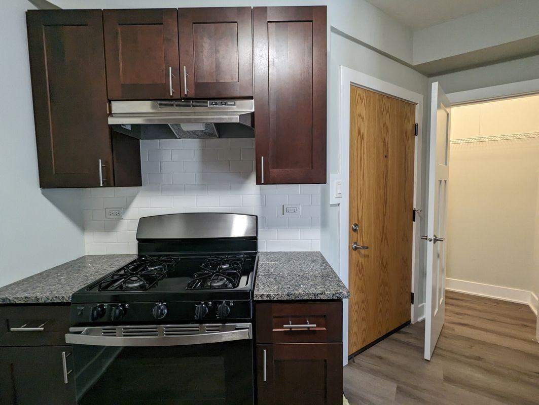 725 Saint Johns Ave - Photo 5 of 15