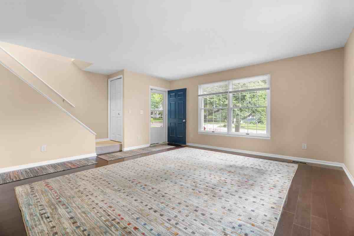 336 1st St - Photo 4 of 29