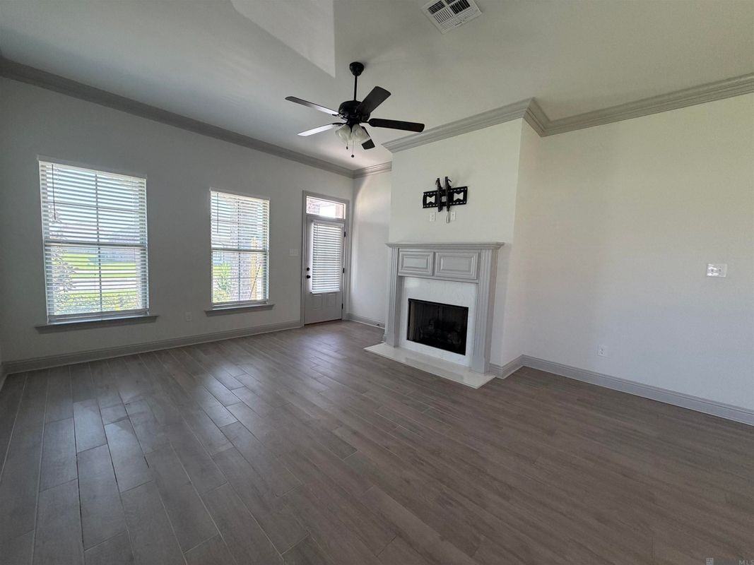 16477 Alexis Ave - Photo 2 of 11