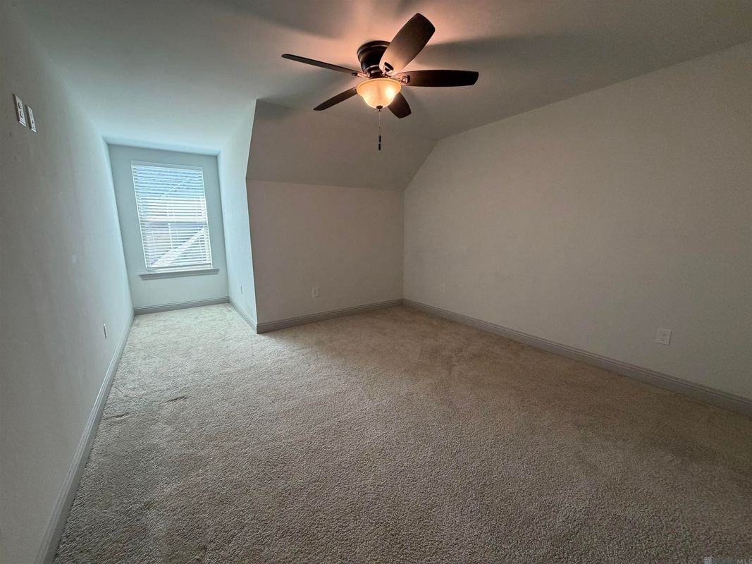 16477 Alexis Ave - Photo 4 of 11