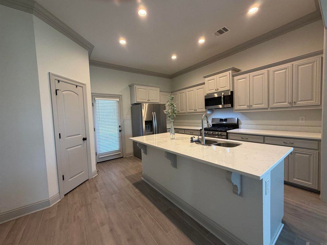 16477 Alexis Ave - Photo 5 of 11