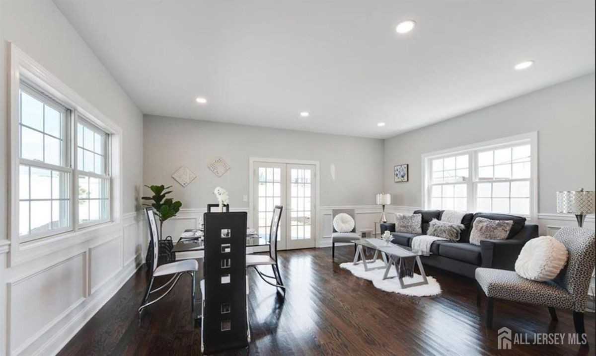 92 2nd St - Photo 4 of 28