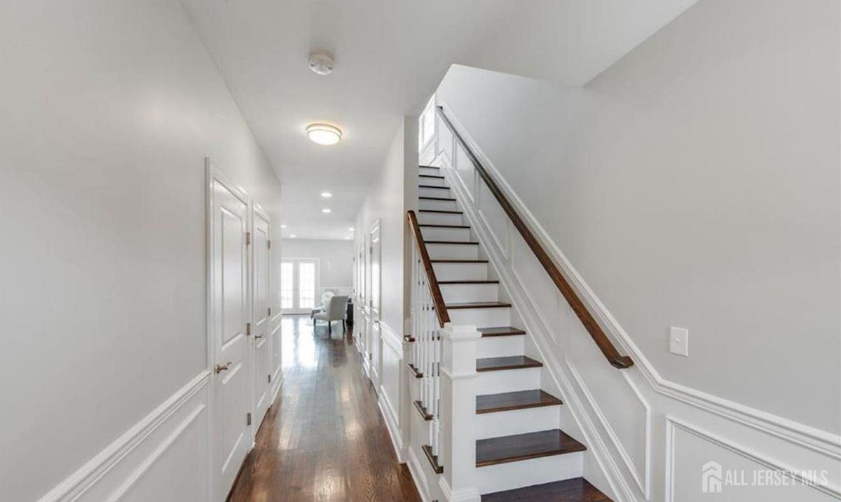92 2nd St - Photo 5 of 28